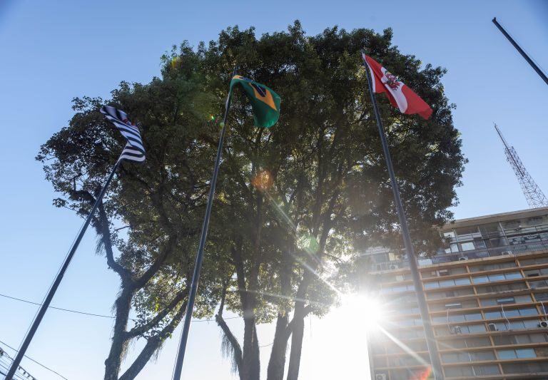 Prefeitura altera expediente durante jogo do Brasil pelas oitavas da Copa