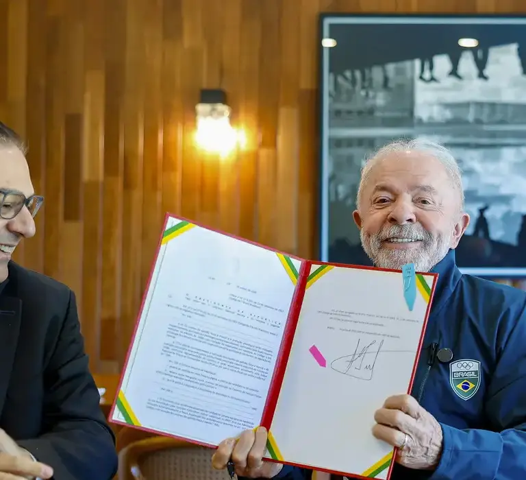 Lula sanciona lei que garante renovação automática da CNH