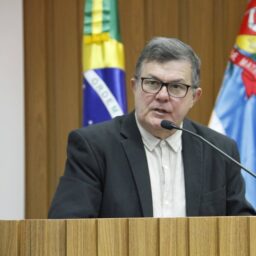 Vereador condenado por esquema de ‘fura-fila’ na saúde perde mandato em Assis