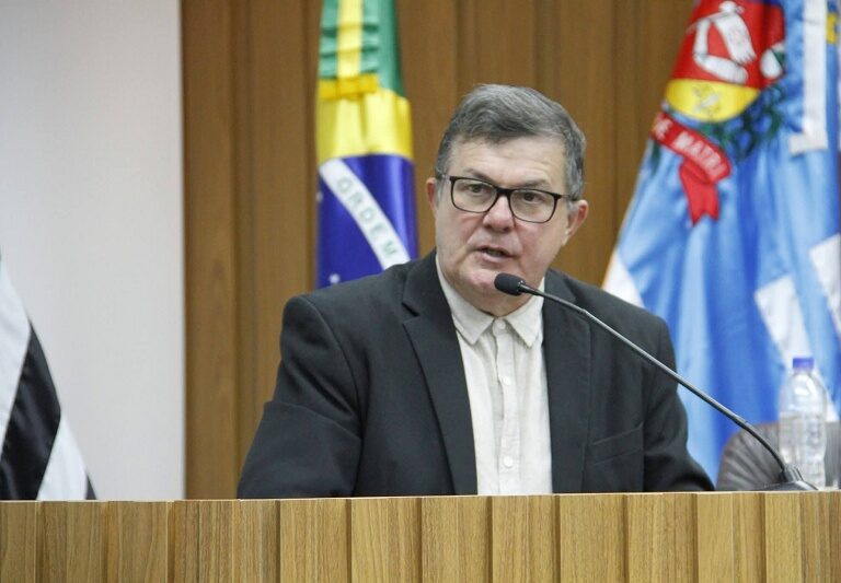 Vereador condenado por esquema de ‘fura-fila’ na saúde perde mandato em Assis