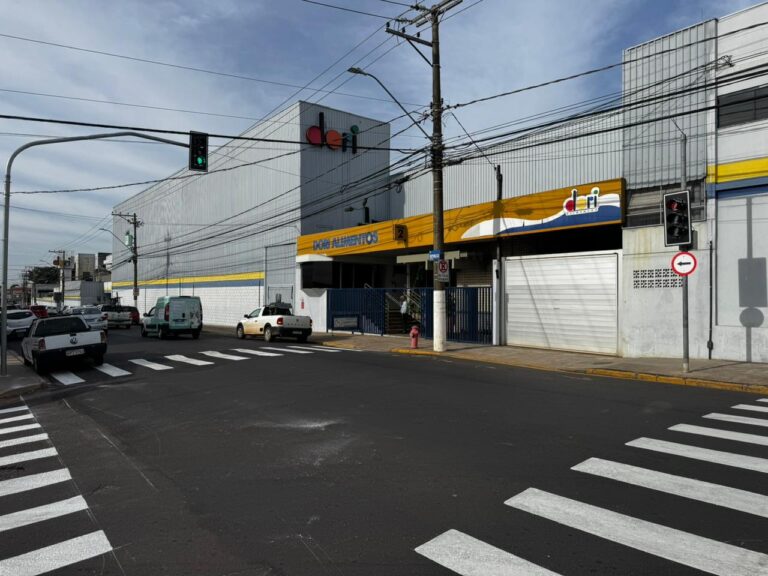 Novo semáforo entra em operação na avenida República em Marília