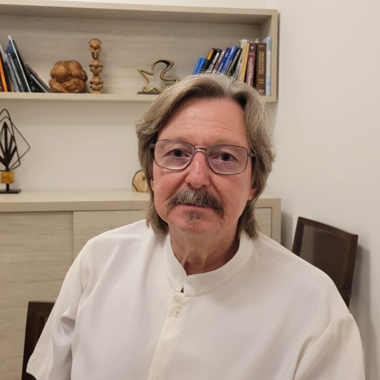 ‘Na cirurgia plástica, o médico consegue enxergar o que faz’, diz cirurgião João Evaristo