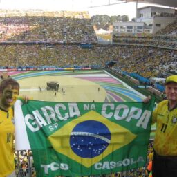 Entre memórias e esperança, torcedores revivem histórias de mundiais na busca pelo hexa