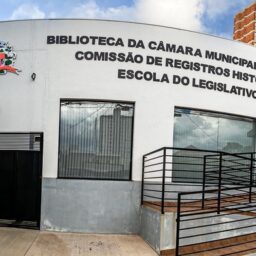 Biblioteca da Câmara de Marília recebe exposição e livro sobre reciclagem