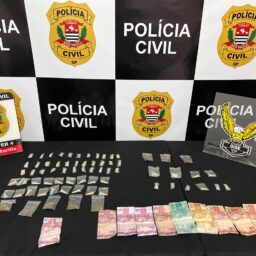 Dise prende dupla em biqueira na frente de escola infantil na zona norte