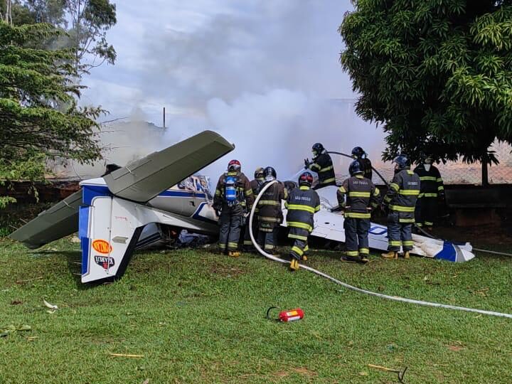 Avião cai na sede da AABB ao lado do aeroporto de Marília