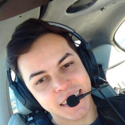 Curitibano, jovem sobrevivente de queda de avião recebe alta do HC