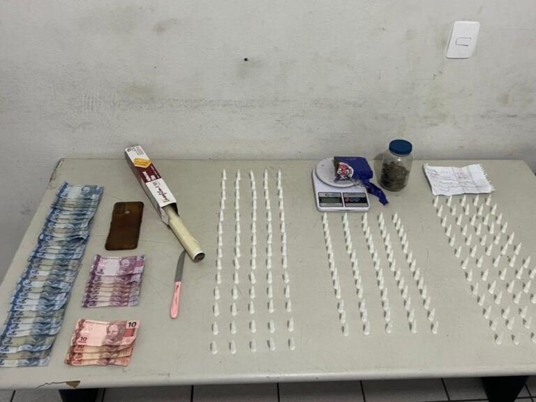 Cerco a suspeitos em bar apreende meio tijolo de maconha e 199 porções de cocaína