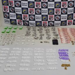 Adolescentes são apreendidos com mais de 600 porções de drogas na zona sul