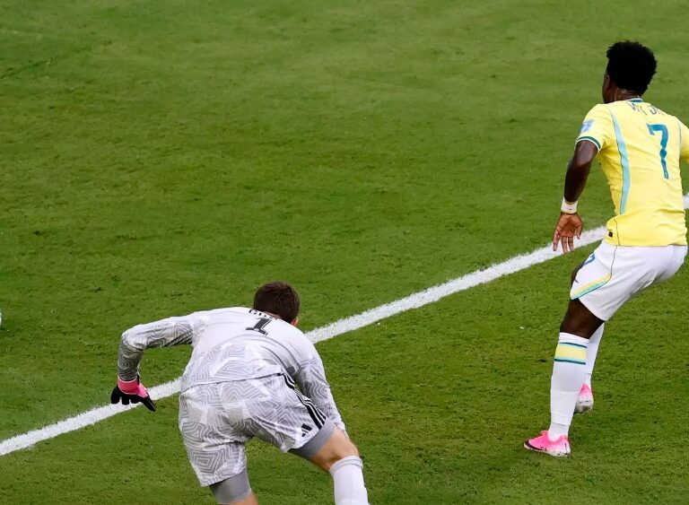 Brasil joga bem, vence a Escócia e se classifica na Copa do Mundo