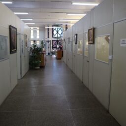 Mostra coletiva transforma Cejusc em espaço de arte, acolhimento e contemplação