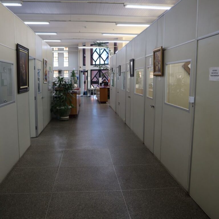 Mostra coletiva transforma Cejusc em espaço de arte, acolhimento e contemplação