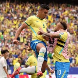 De virada, Brasil bate o Japão e se classifica na Copa do Mundo