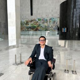 Da paralisia cerebral ao doutorado, Lucas Dantas leva história de superação à política