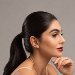 Queda de cabelo feminina: quando o problema não está no shampoo