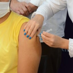 Saúde intensifica multivacinação para crianças e adolescentes em Marília