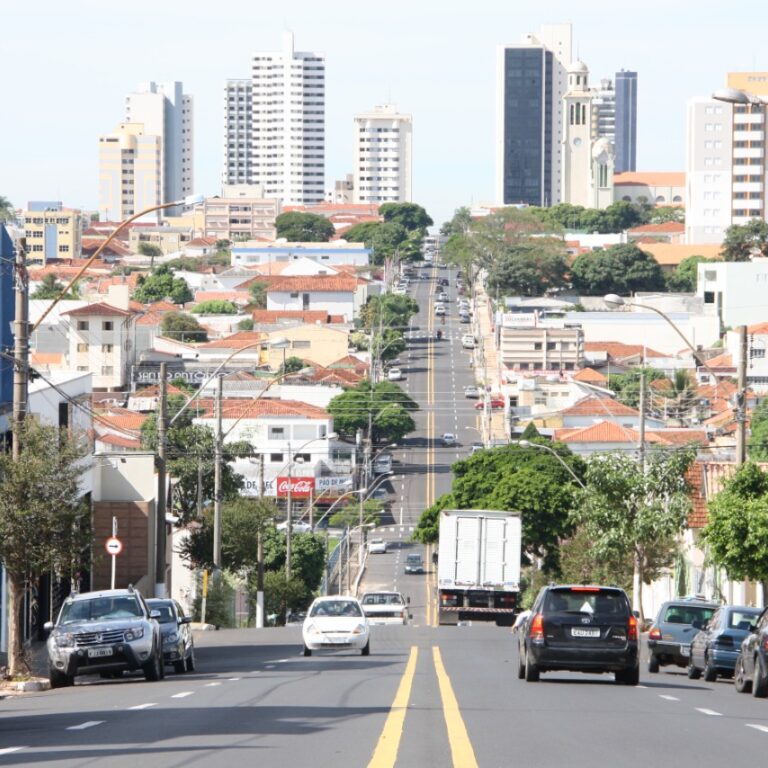 Marília reage e cidade volta ao saldo positivo do emprego formal em maio