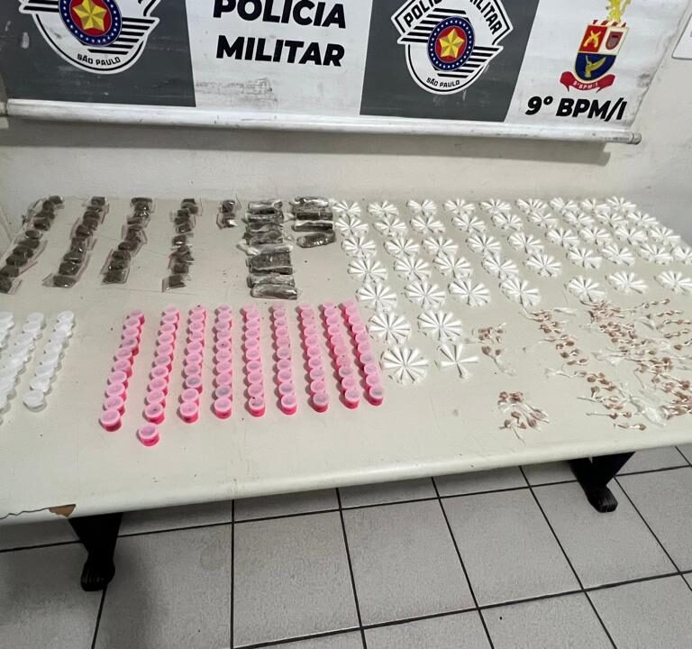 Jovem é preso com grande variedade de drogas e mais de R$ 5 mil em Marília