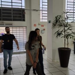 Mulher é presa por maus-tratos após cachorro ser encontrado ferido e debilitado em Garça