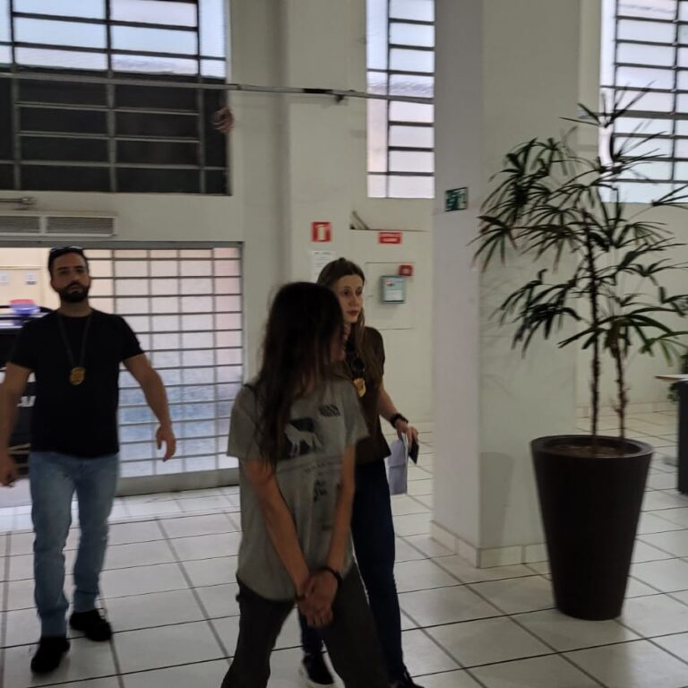 Mulher é presa por maus-tratos após cachorro ser encontrado ferido e debilitado em Garça