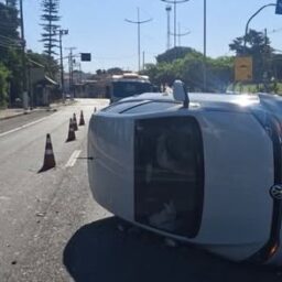 Capotamento deixa cinco feridos, entre eles duas crianças, na SP-294 em Pompeia