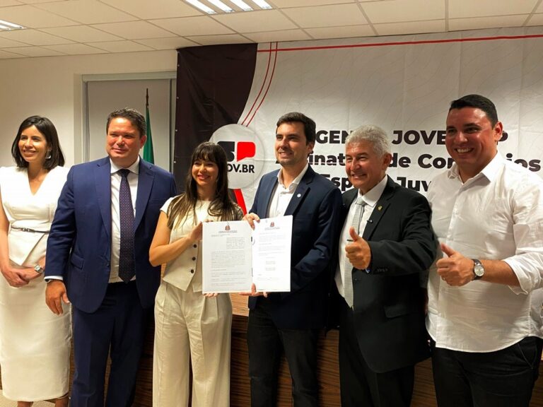 Marília firma convênio de R$ 100 mil para implantação do Espaço Juventude no Ceprom