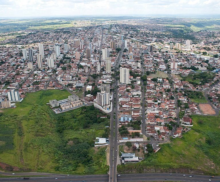 Entre obras e ideologias, Marília desafia a lógica dos investimentos eleitorais