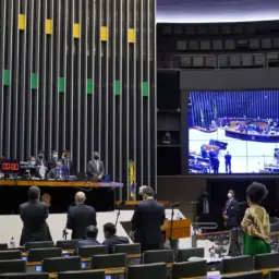 Dino intima partidos a explicar controle de emendas parlamentares