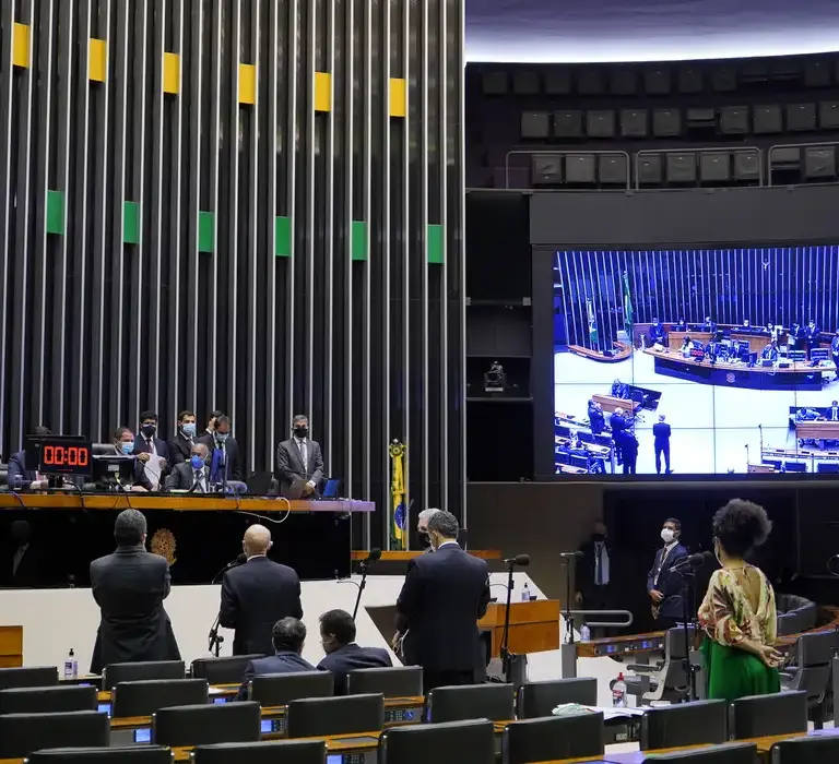Dino intima partidos a explicar controle de emendas parlamentares