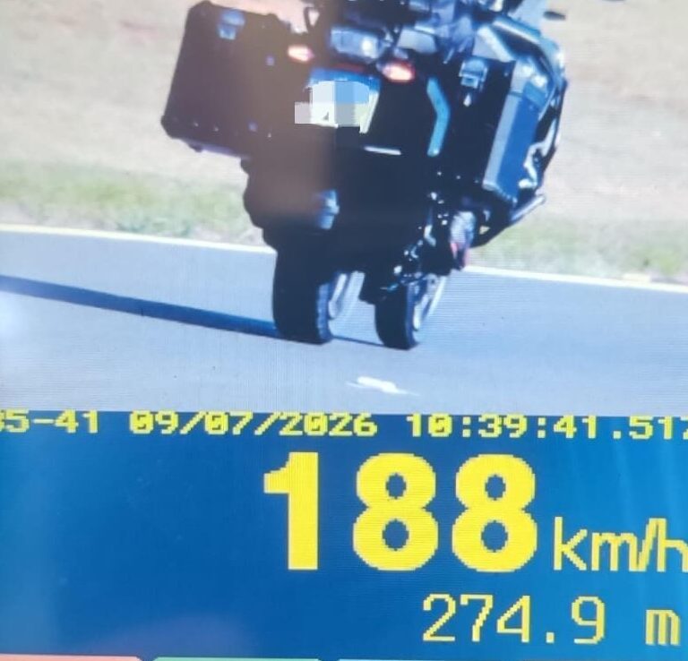 Moto é flagrada a 188 km/h durante fiscalização em rodovia de Santa Cruz