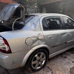 Pai e filho destroem carro durante apreensão judicial e ameaçam proprietário em Marília