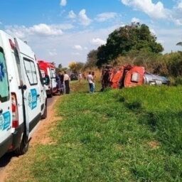 Capotamento de caminhão de leite deixa dois mortos em rodovia da região