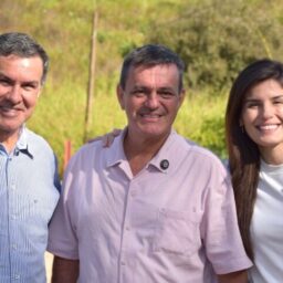 Moradores das Vivendas agradecem parlamentares por obras em bairro