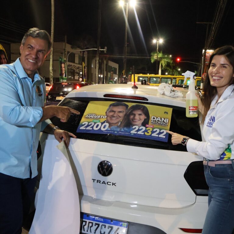 Dani Alonso e Capitão Augusto iniciam adesivação de carros e motos no Comitê Central