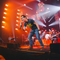 Capital Inicial vem a Marília e promete noite de clássicos do rock nacional