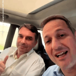 Flávio Bolsonaro manifesta apoio à candidatura de Rogerinho a deputado estadual