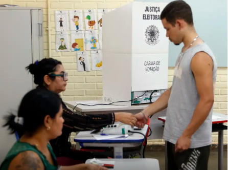 Com envelhecimento da população, eleitorado jovem recua 22% em 16 anos