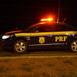 Criminosos com fuzis interceptam ônibus e roubam passageiros de Marília no Paraná