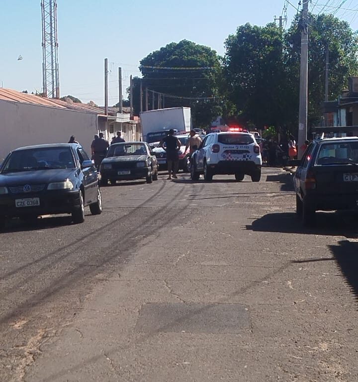 Discussão familiar por criança em bar termina com comerciante ferido a facão