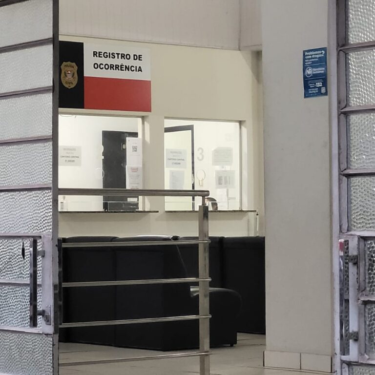 Celular é furtado de dentro de armário trancado em fábrica no bairro Palmital