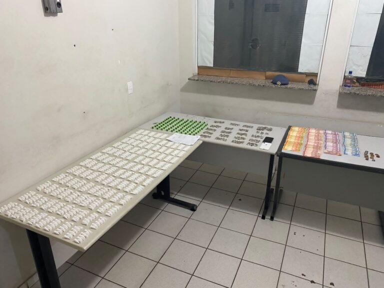PM prende dois e apreende adolescente com mais de 1,4 mil porções de drogas em Marília
