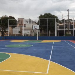 Secretaria de Esportes realiza manutenção em poliesportivos de Marília