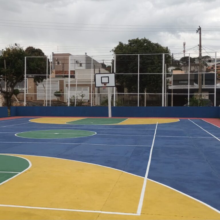 Secretaria de Esportes realiza manutenção em poliesportivos de Marília