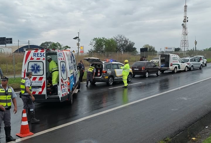 Engavetamento com quatro veículos trava a rodovia SP-294 em Marília