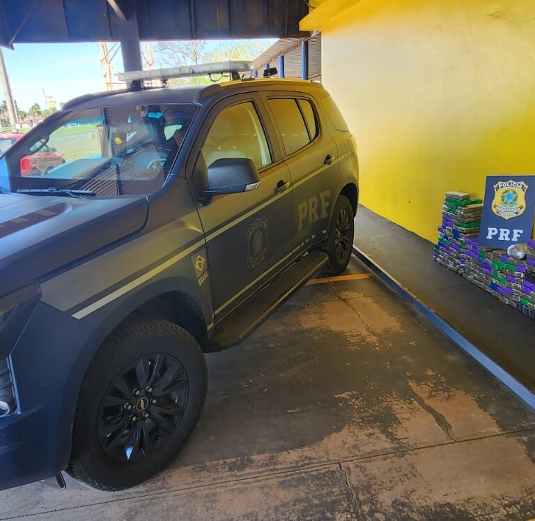 PRF apreende 140 quilos de maconha em carro abordado na BR-153 em Ourinhos