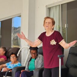 Centro Dia de Pompeia volta às atividades com reencontro e apresentação musical