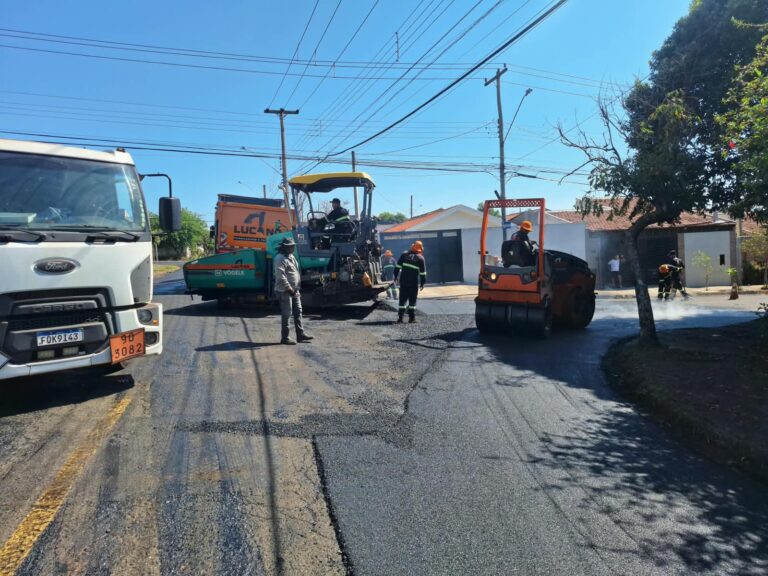 Prefeitura inicia recapeamento de rua no bairro César de Almeida em Marília