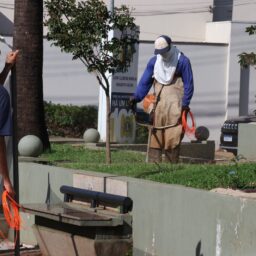 Zeladoria reforça limpeza no centro e mira imóveis sem manutenção